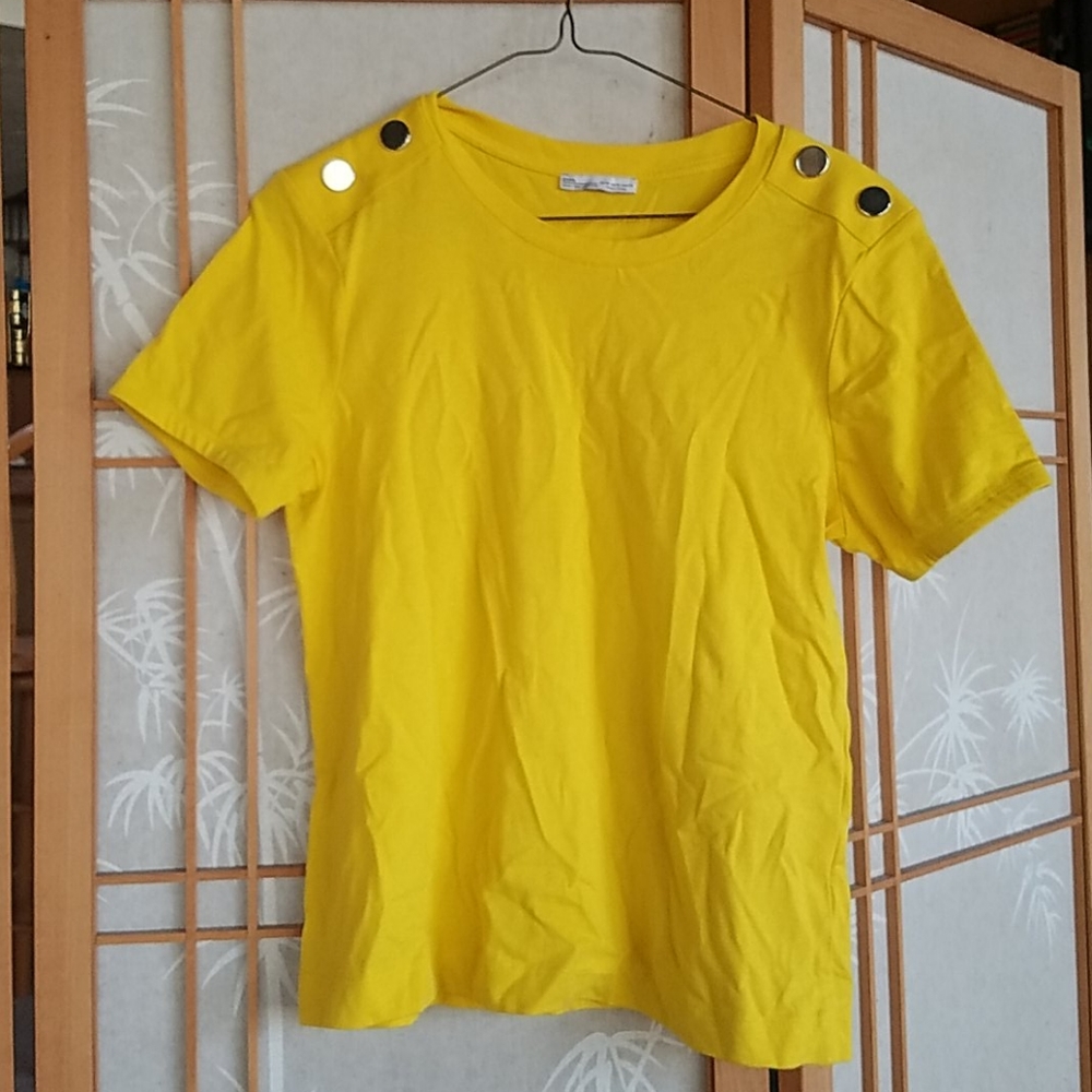 Yellow short sleeve Zara shirt, metallic buttons